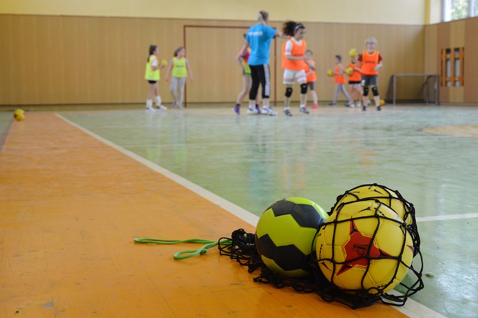 Afbeelding training speelster handbalschool Midden-Drenthe
